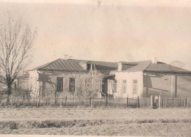 Начальная школа в селе Засосна открылась в 1904 г. и просуществовала до 1952 г.