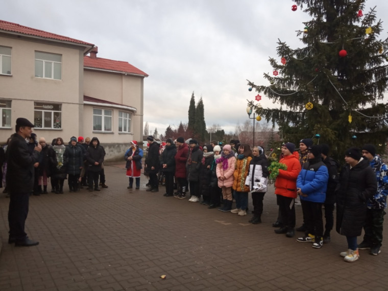 День здоровья под ёлкой на улице «Здравствуй! Здравствуй, Новый год!».
