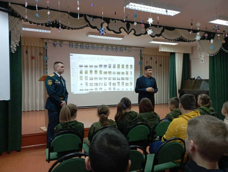 Состоялась тематическая встреча старшеклассников с Дмитрием Лихачевым, выпускником 2015 г., кадетом 5 набора.