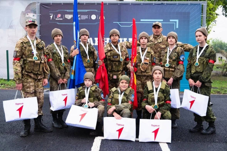 Команда "Засосна-Сокол" из Засосенской школы средней возрастной категории представила наш район на региональных соревнованиях Всероссийской военно-патриотической игры "Зарница 2.0"!.