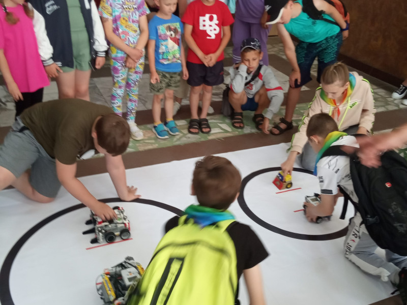 На базе Засосенской средней школы прошёл первый районный роботехнический фестиваль &quot;Робосумо - Спасатели&quot;.