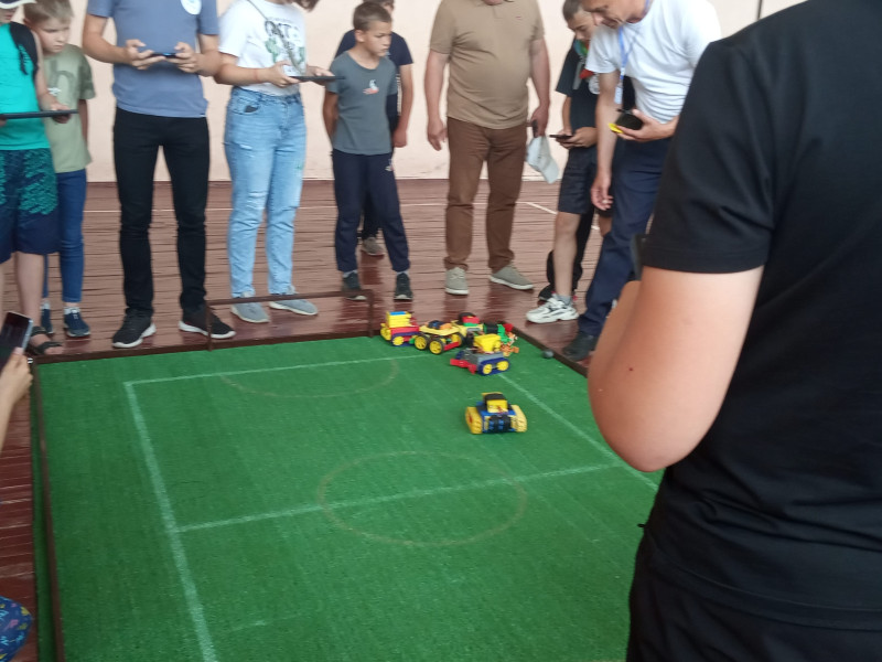 На базе Засосенской средней школы прошёл первый районный роботехнический фестиваль &quot;Робосумо - Спасатели&quot;.